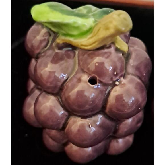 Grape Salt and Pepper Shakers made in Japan - Picture 3 of 6